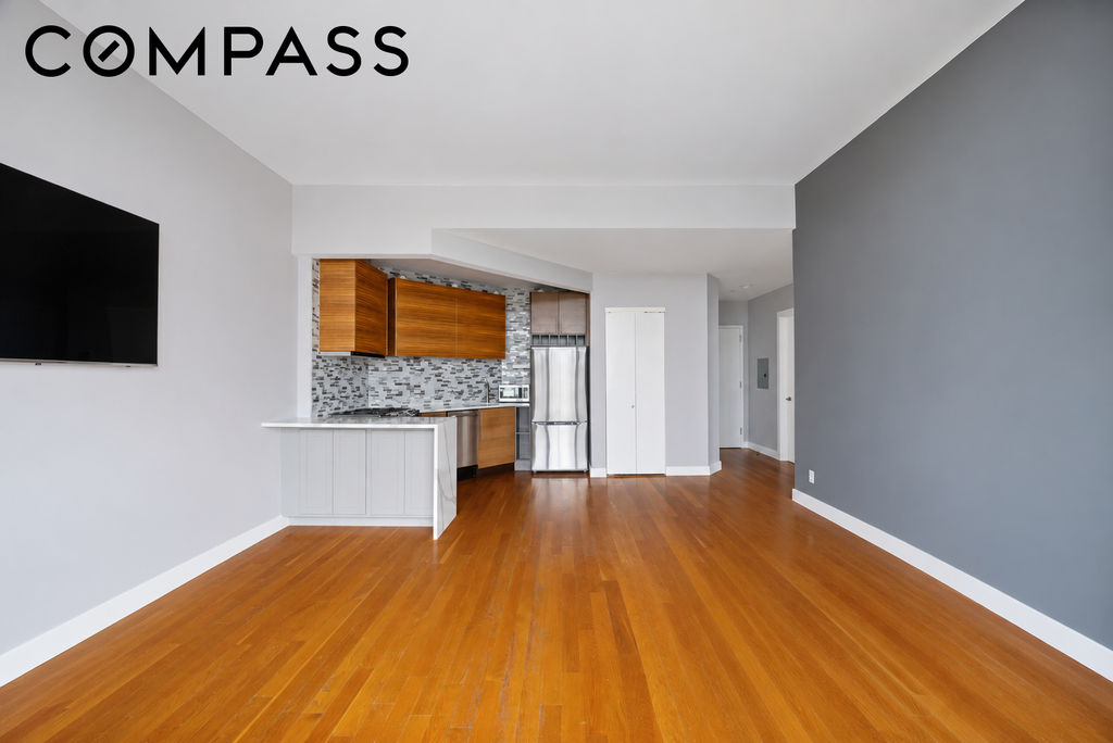 11-24 31st Avenue, Unit 15B photo 6