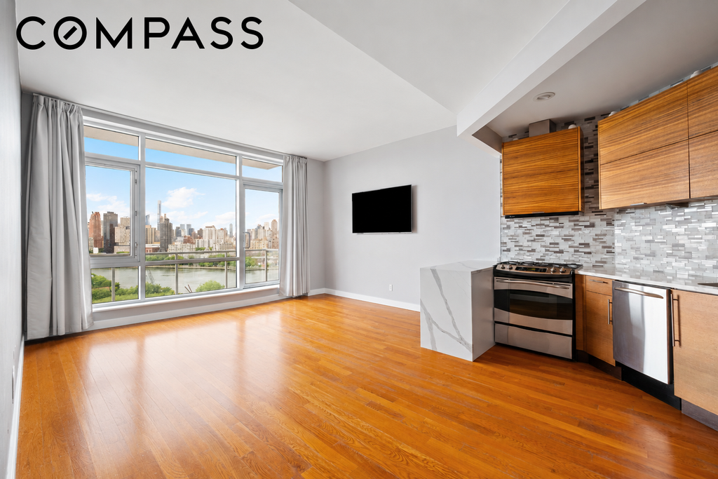 11-24 31st Avenue, Unit 15B photo 5
