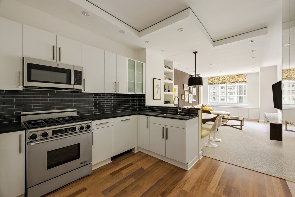 212 East 57th Street, Unit 6C photo 3