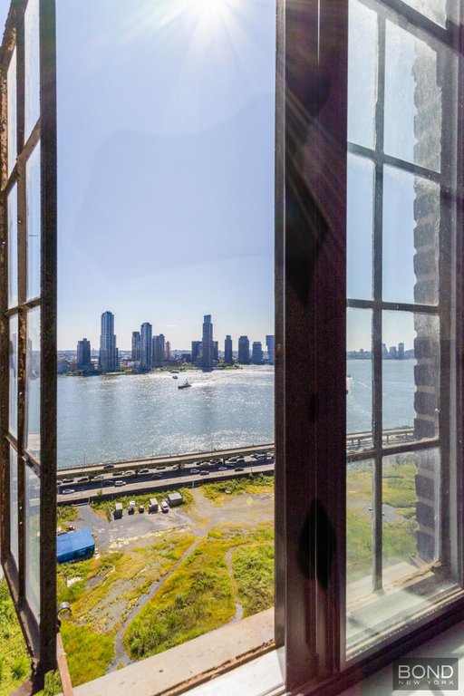 5 Tudor City Place, Unit 1636 photo 2