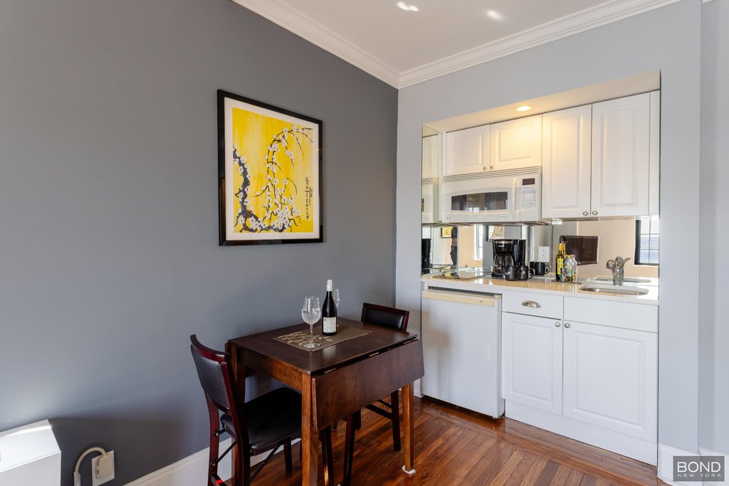 5 Tudor City Place, Unit 1636 photo 3