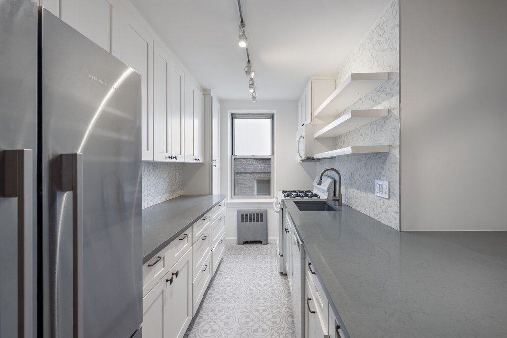 143 Bennett Avenue, Unit 1K photo 5
