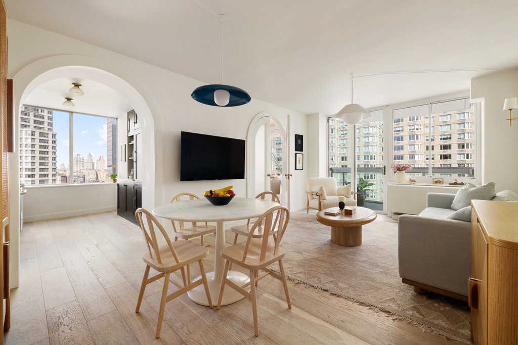 61 West 62nd Street, Unit 22D
