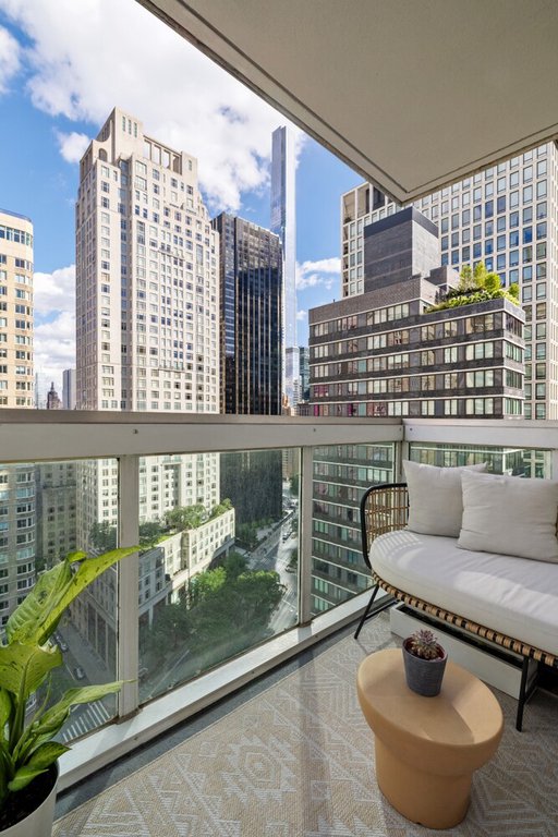 61 West 62nd Street, Unit 22D photo 3