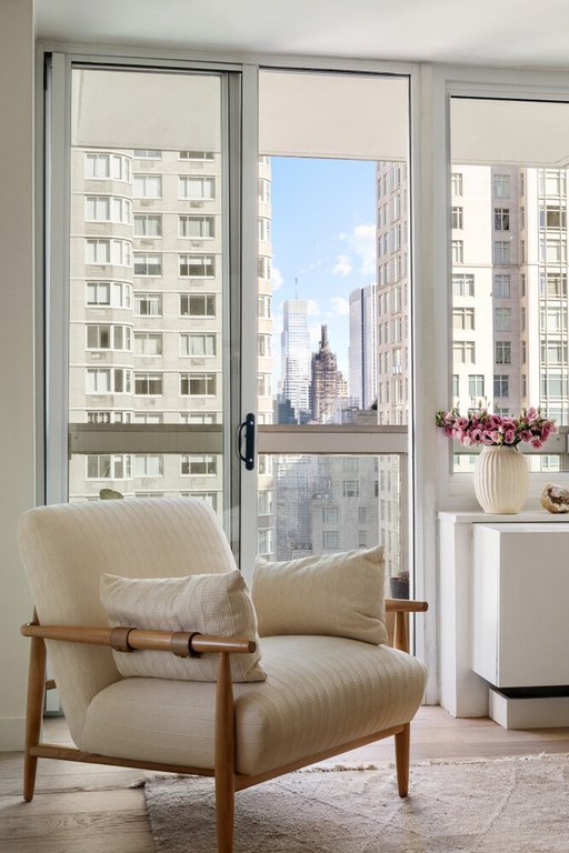 61 West 62nd Street, Unit 22D photo 4