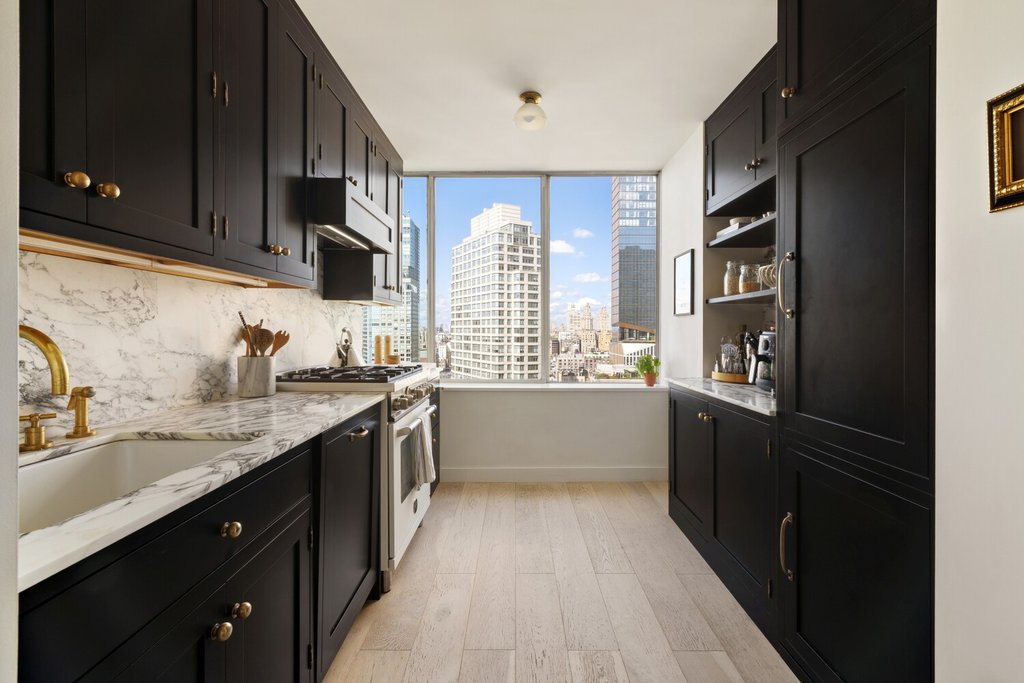 61 West 62nd Street, Unit 22D photo 6
