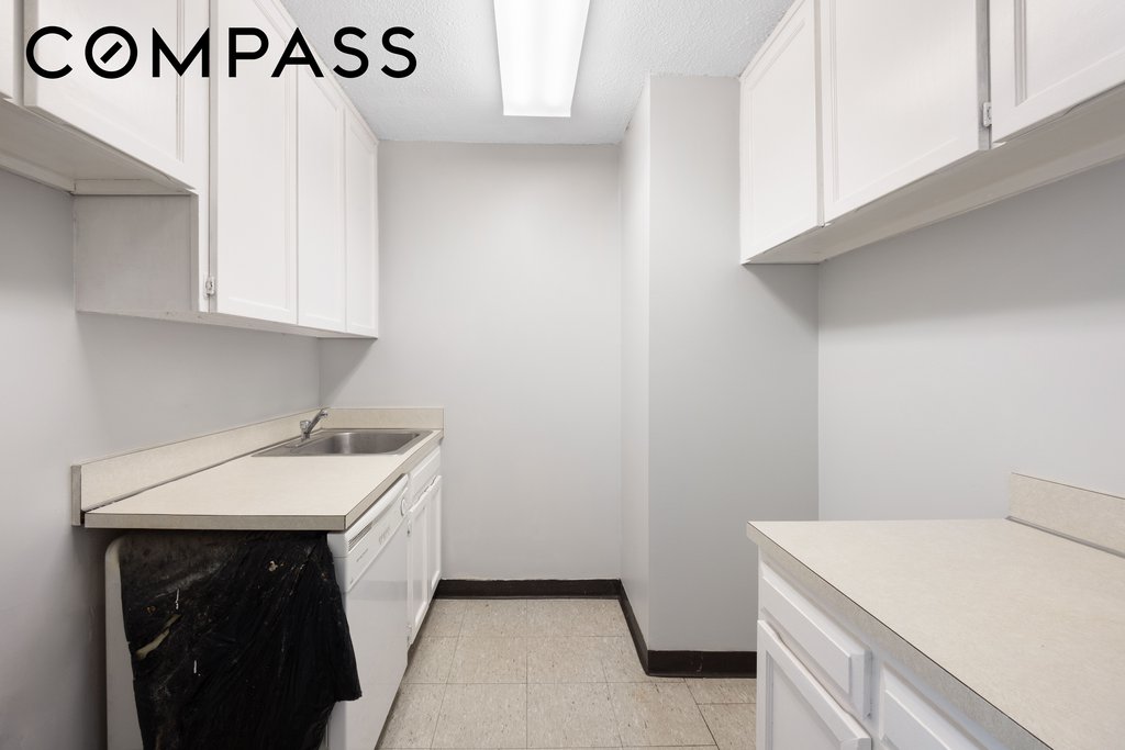 245 East 54th Street, Unit 21G photo 4