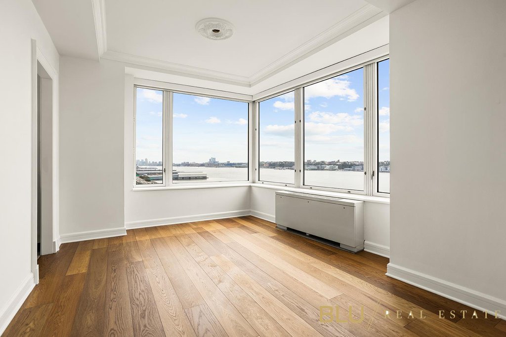 220 Riverside Boulevard, Unit 15J photo 3