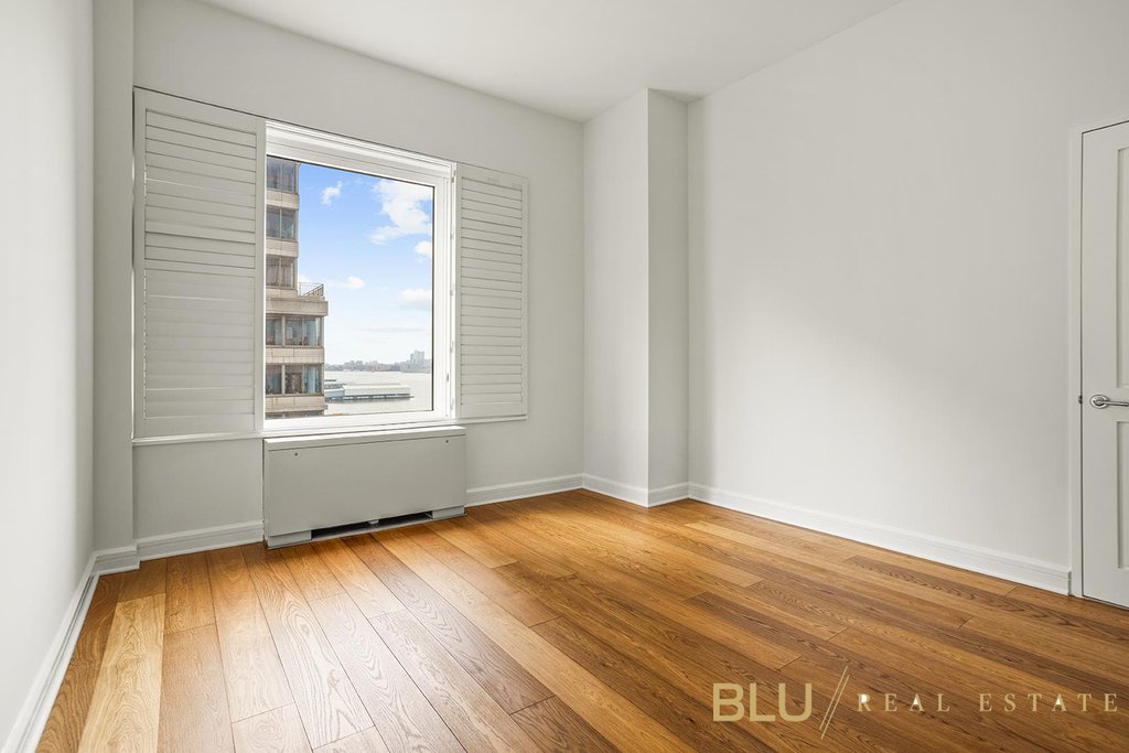 220 Riverside Boulevard, Unit 15J photo 9
