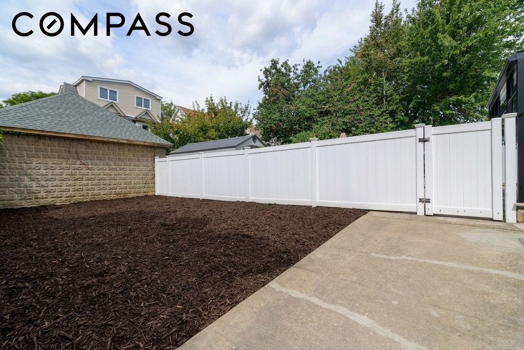 38-32 215th Place – For Sale photo 24