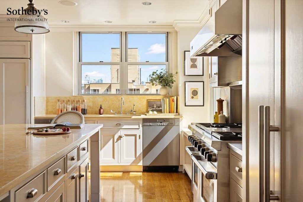 1040 Fifth Avenue, Unit 16 photo 18