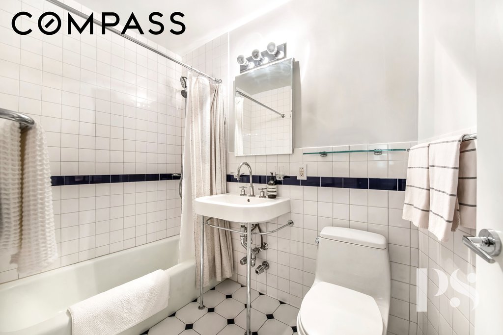 67 East 11th Street, Unit 517 photo 10