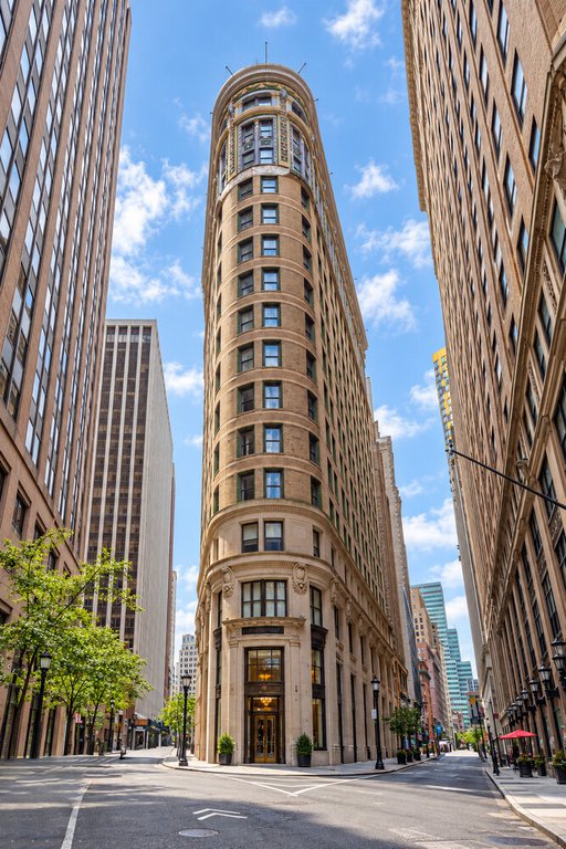 1 Wall Street Court, Unit 605
