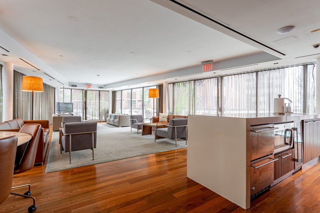 1 Wall Street Court, Unit 605 photo 6