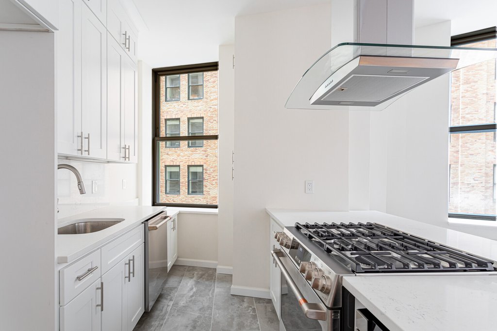 1 Wall Street Court, Unit 605 photo 14