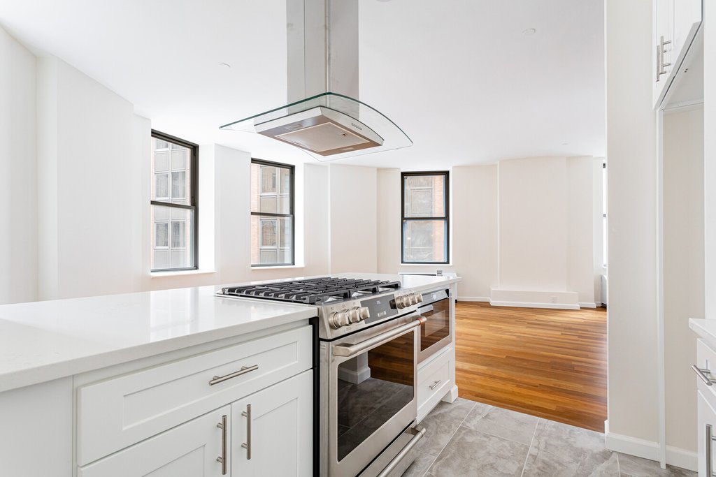 1 Wall Street Court, Unit 605 photo 15