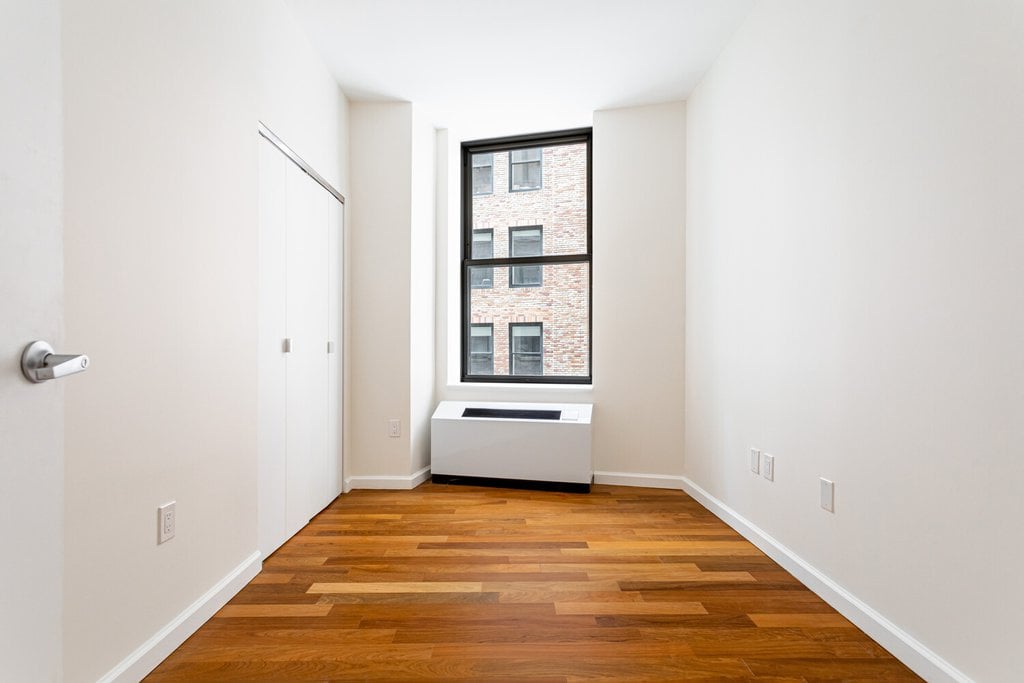 1 Wall Street Court, Unit 605 photo 20