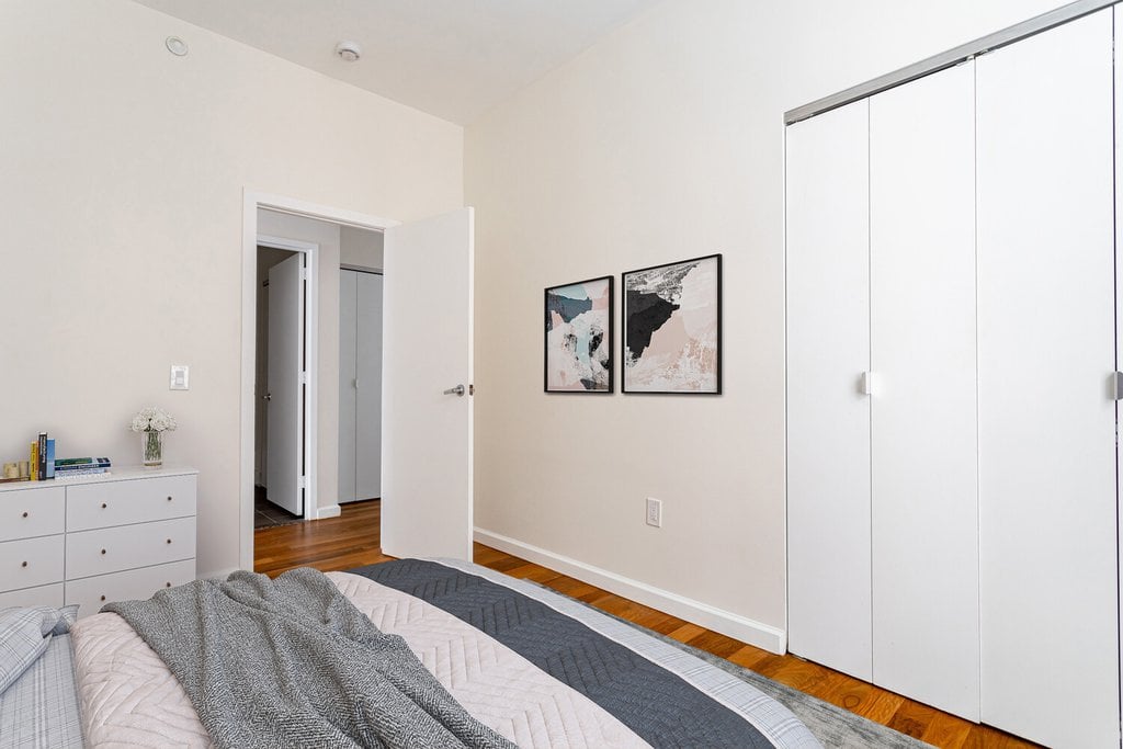 1 Wall Street Court, Unit 605 photo 21
