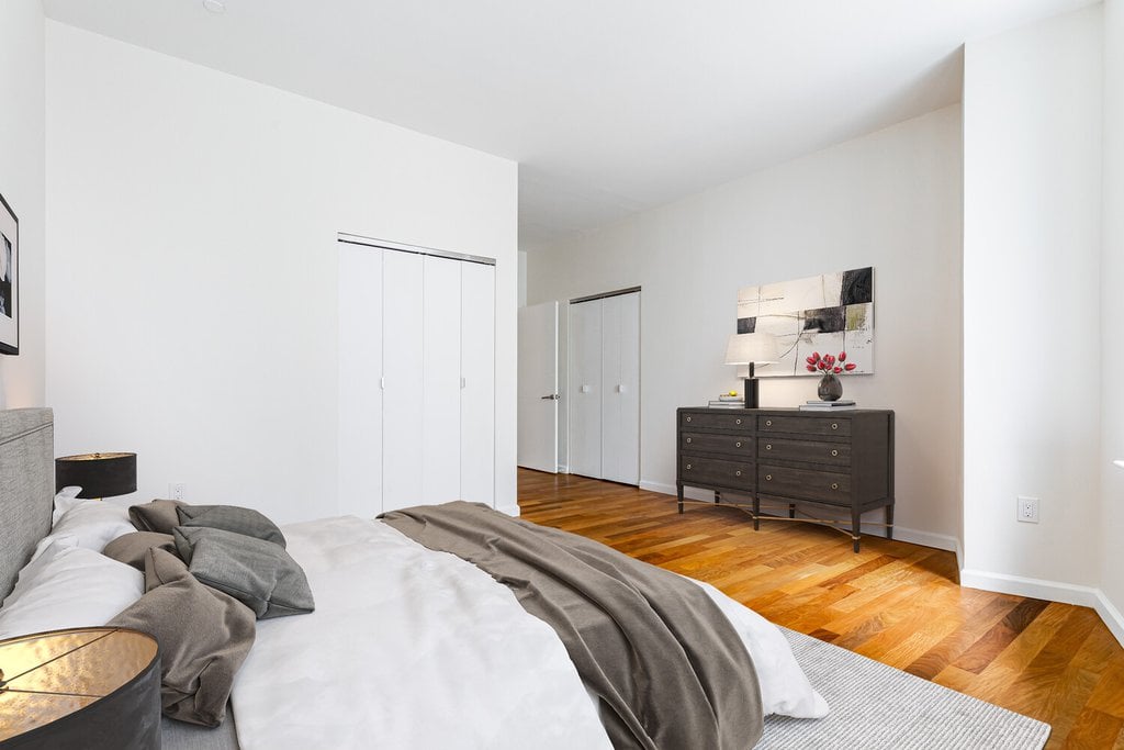 1 Wall Street Court, Unit 605 photo 29