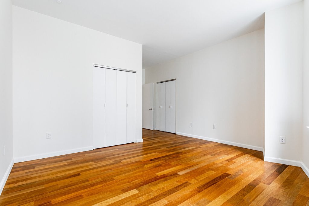 1 Wall Street Court, Unit 605 photo 30