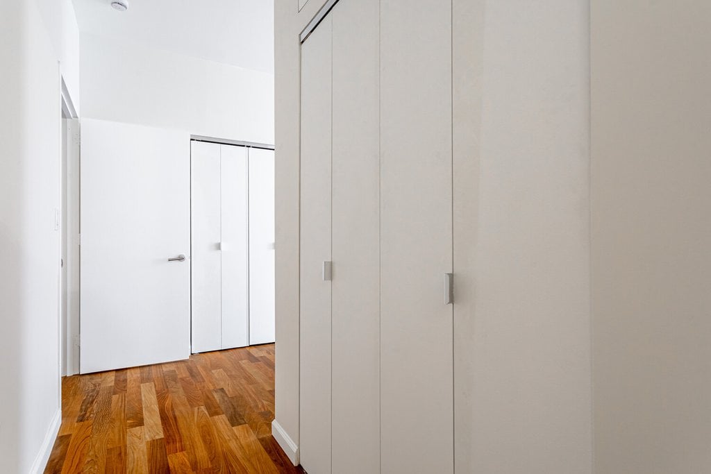 1 Wall Street Court, Unit 605 photo 33