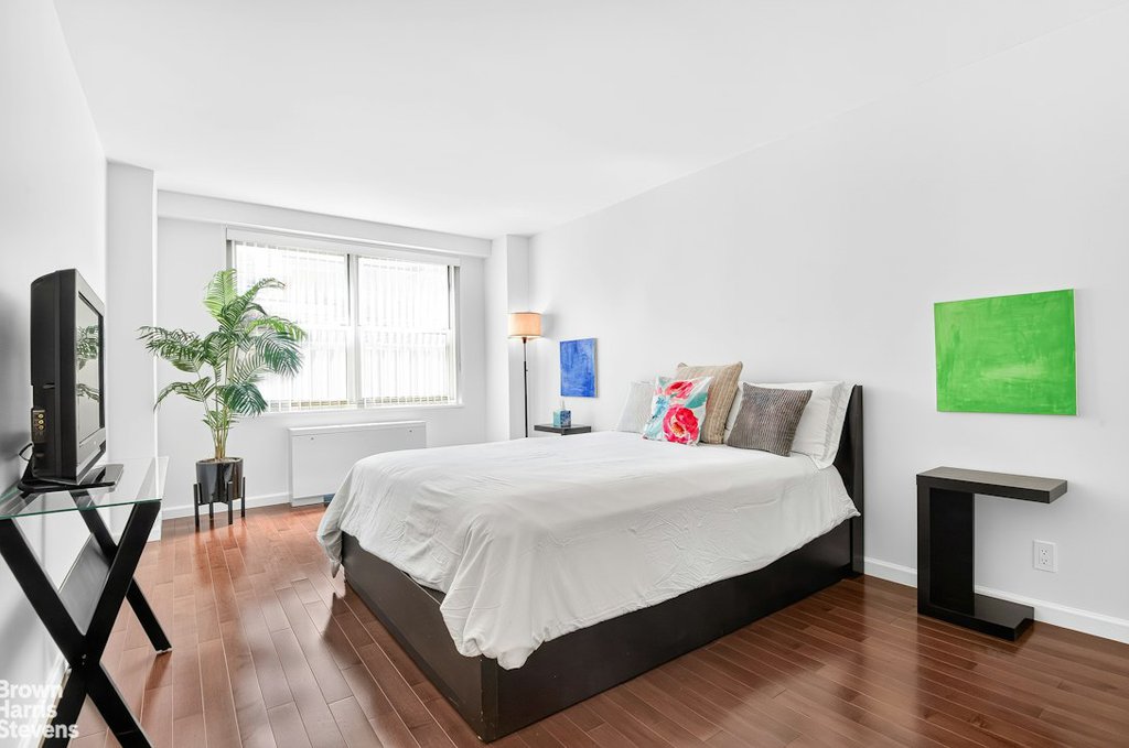 520 East 72nd Street, Unit 9T photo 4