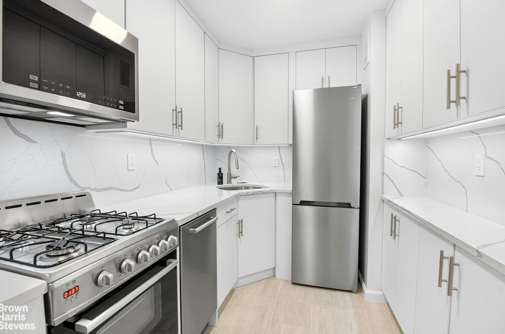 520 East 72nd Street, Unit 9T photo 5