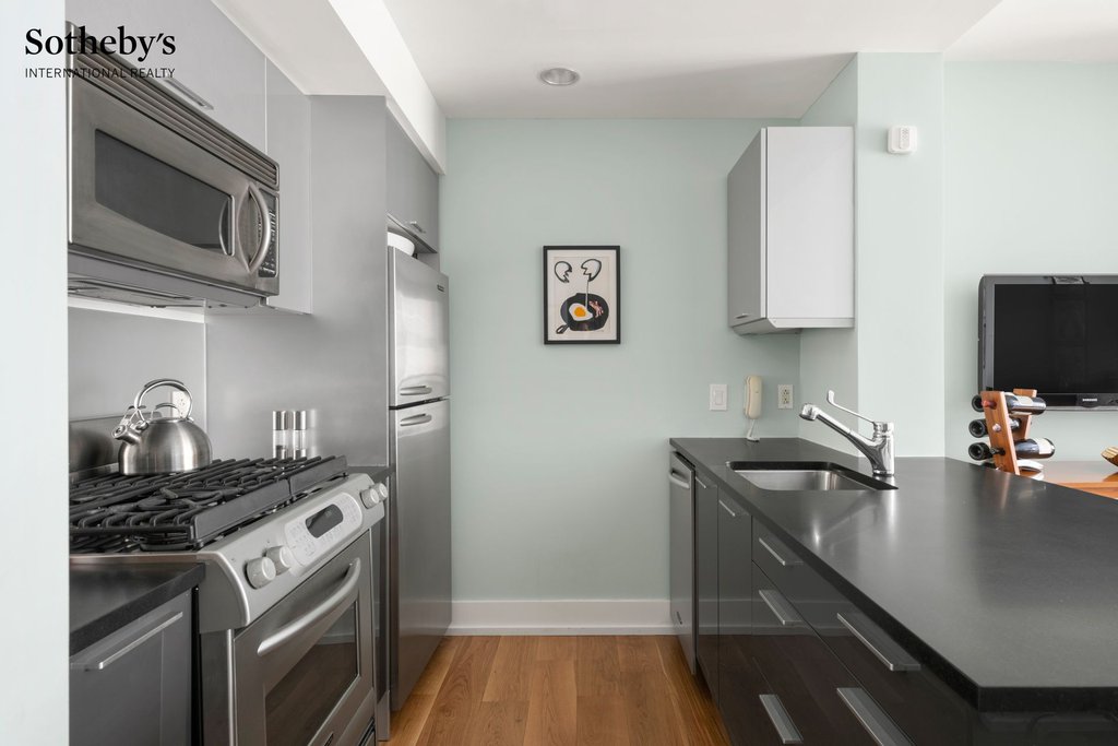 350 West 42nd Street, Unit 10C photo 5