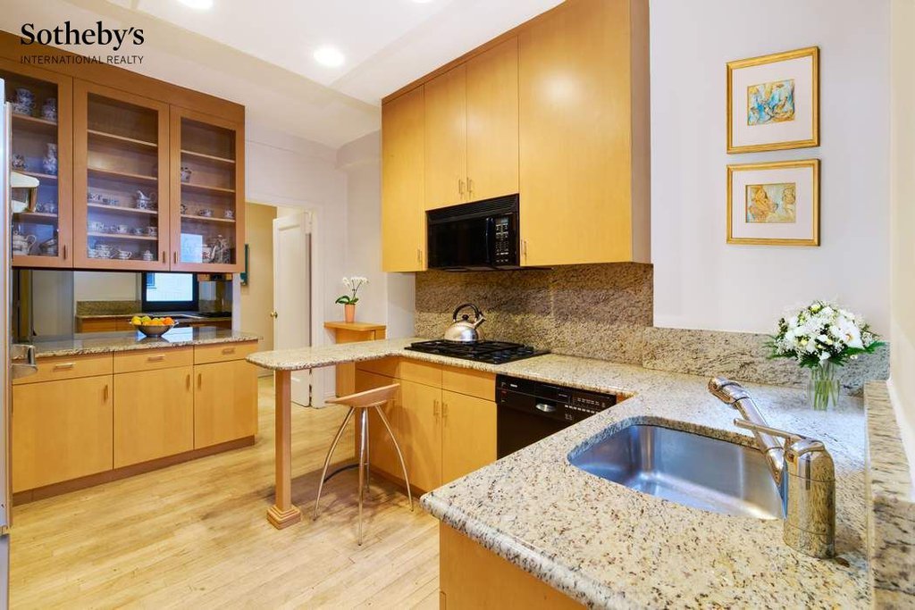 139 East 66th Street, Unit 5S photo 5