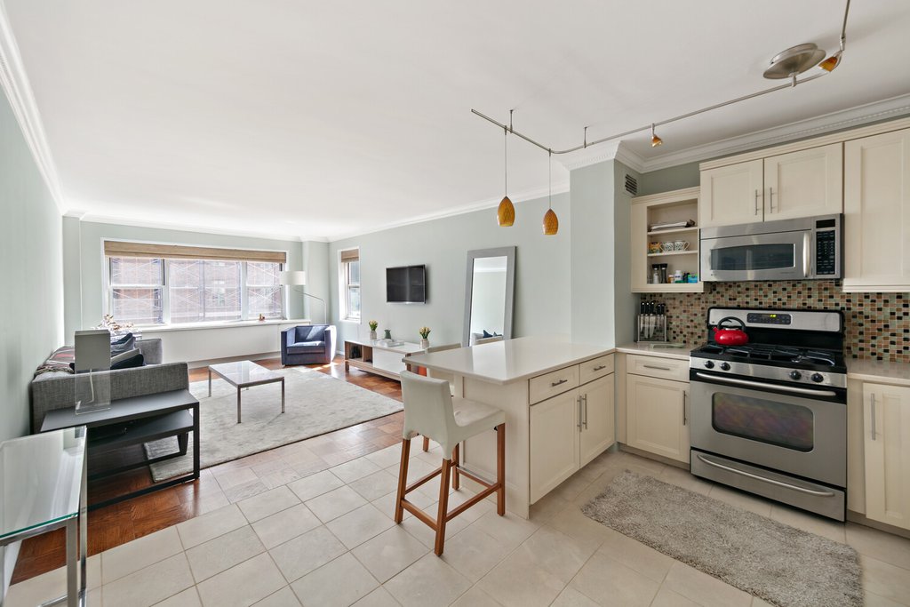 130 East 63rd Street, Unit 8D