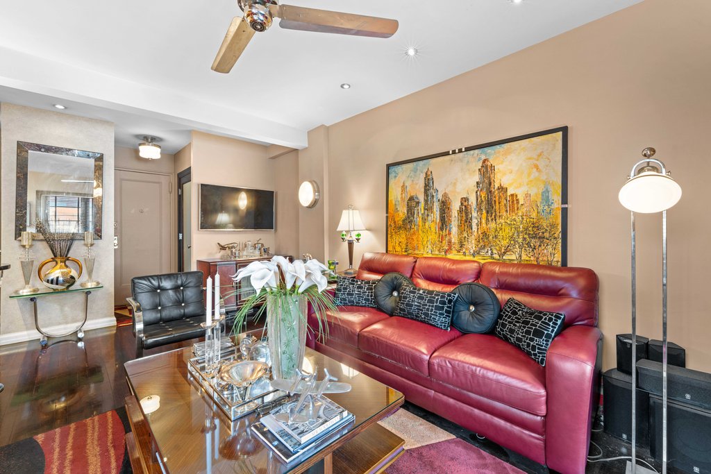 50 Saint Marks Place, Unit 6P photo 3