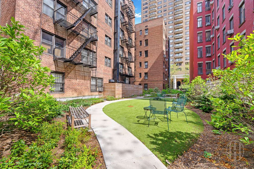 50 Saint Marks Place, Unit 6P photo 13