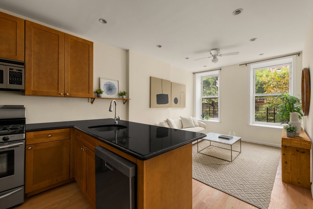 82 Sterling Place, Unit 2 photo 2