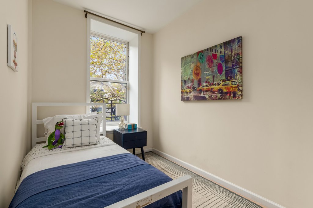 82 Sterling Place, Unit 2 photo 4