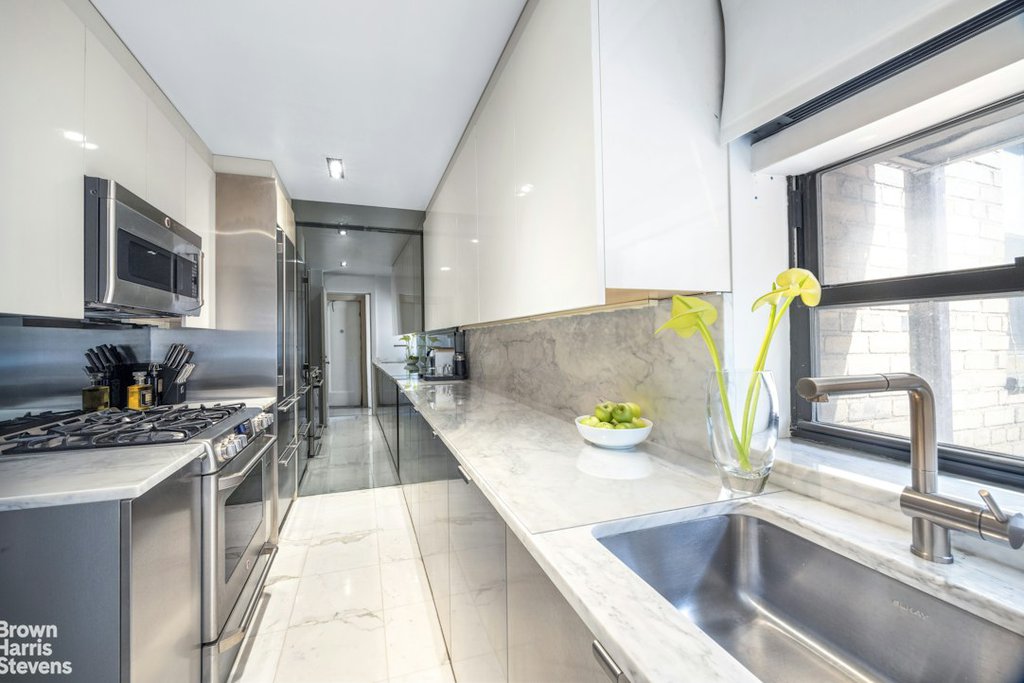 434 East 52nd Street, Unit 8G photo 5