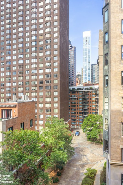 434 East 52nd Street, Unit 8G photo 7