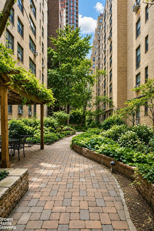 434 East 52nd Street, Unit 8G photo 15