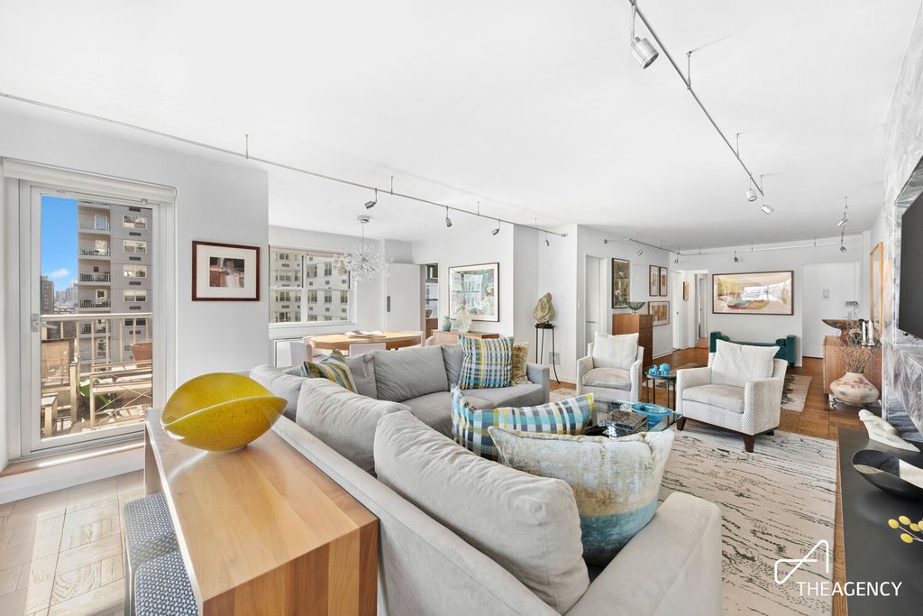70 East 10th Street, Unit 12S photo 5