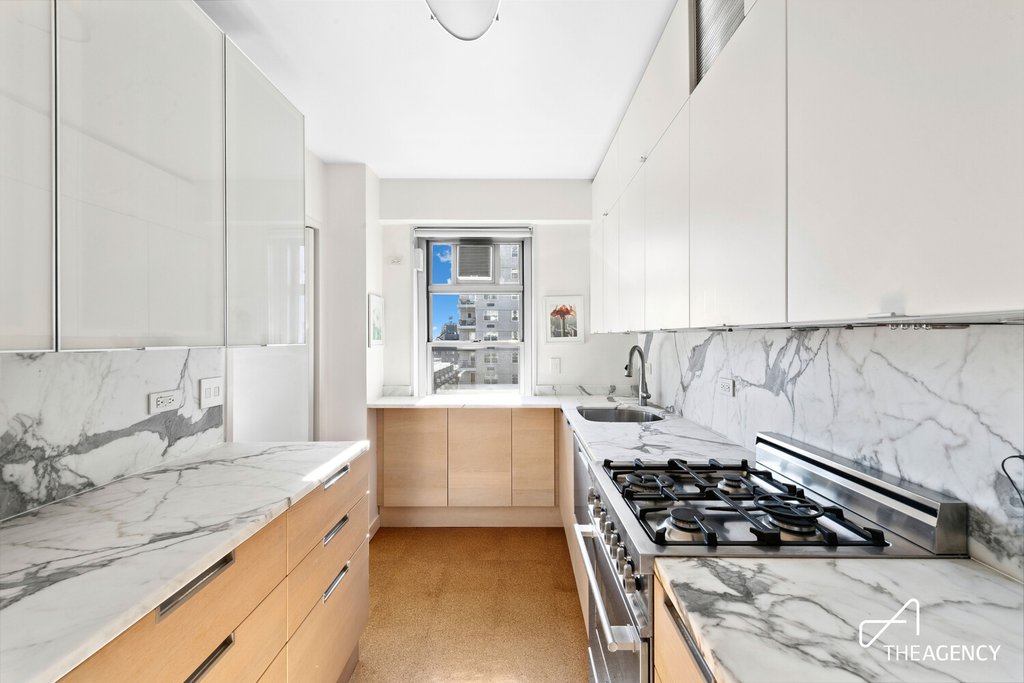 70 East 10th Street, Unit 12S photo 9