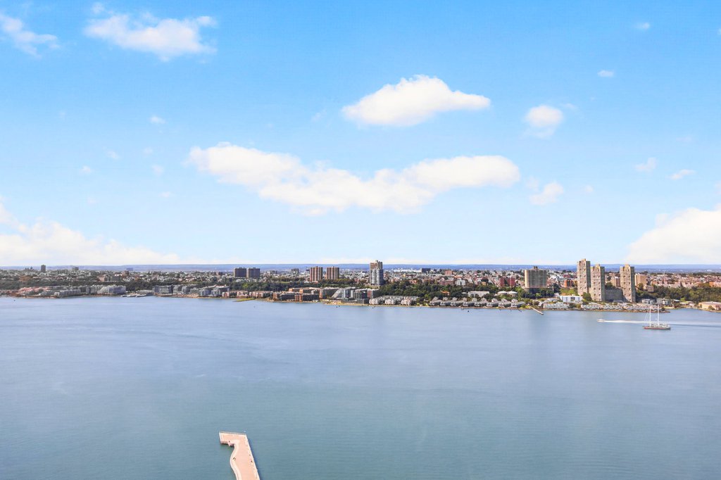 220 Riverside Boulevard, Unit 39C