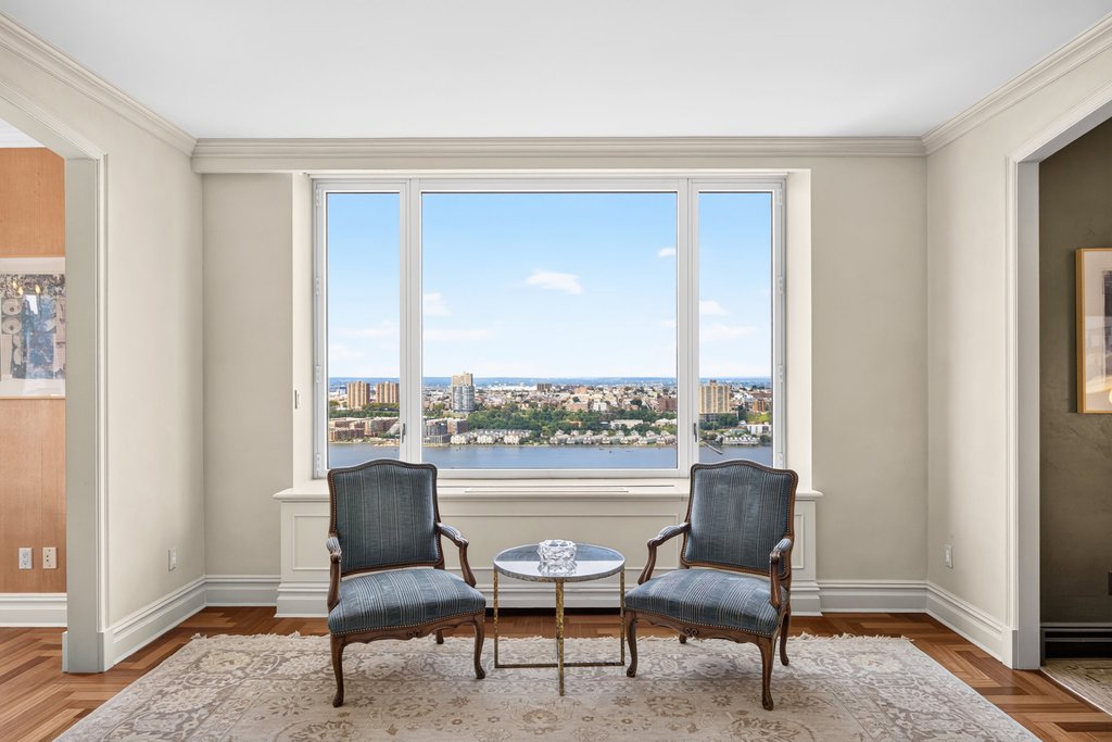 220 Riverside Boulevard, Unit 39C photo 3