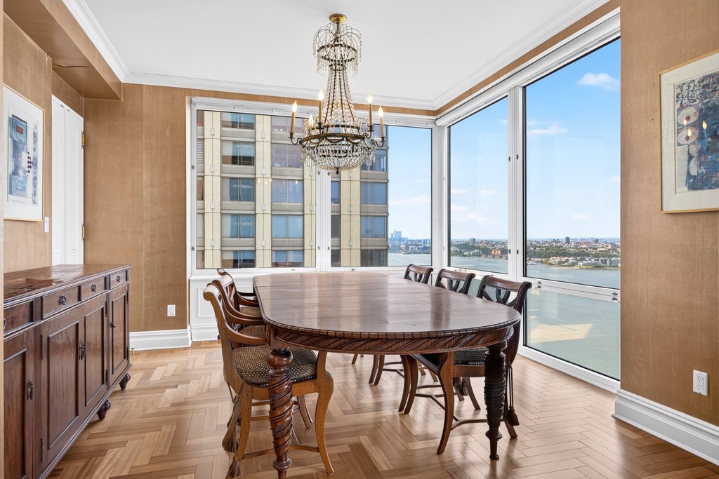 220 Riverside Boulevard, Unit 39C photo 5