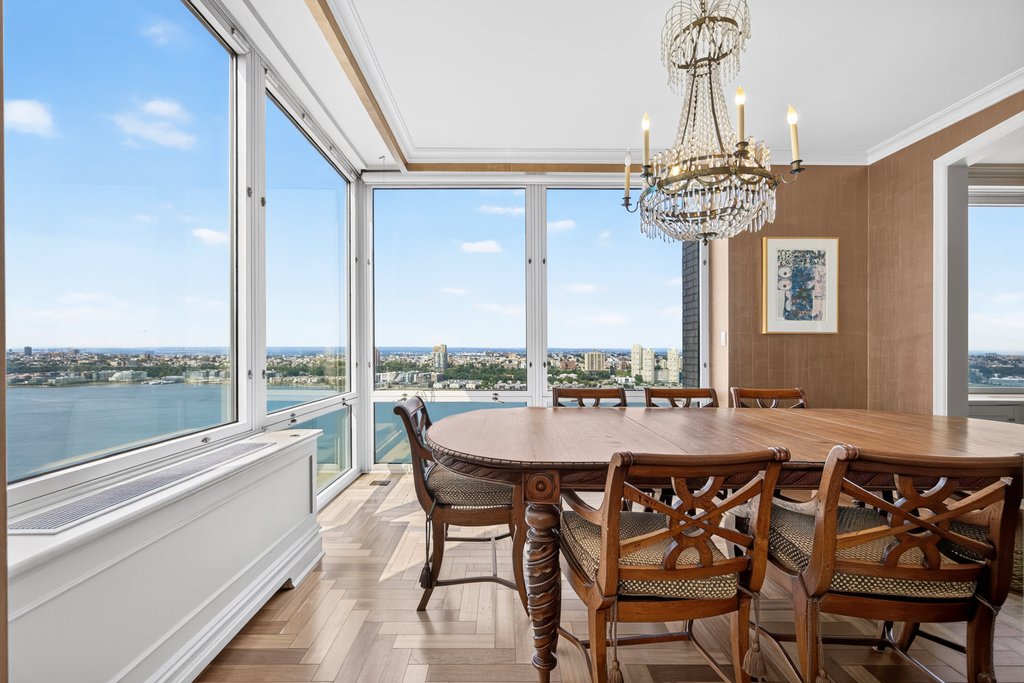 220 Riverside Boulevard, Unit 39C photo 6