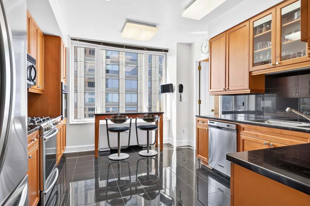 220 Riverside Boulevard, Unit 39C photo 8