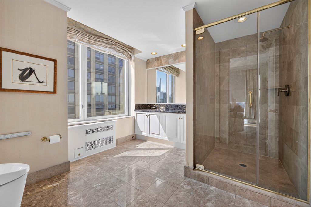 220 Riverside Boulevard, Unit 39C photo 13