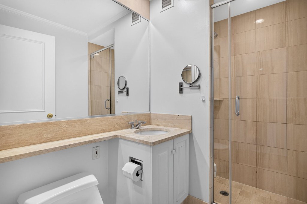 220 Riverside Boulevard, Unit 39C photo 17