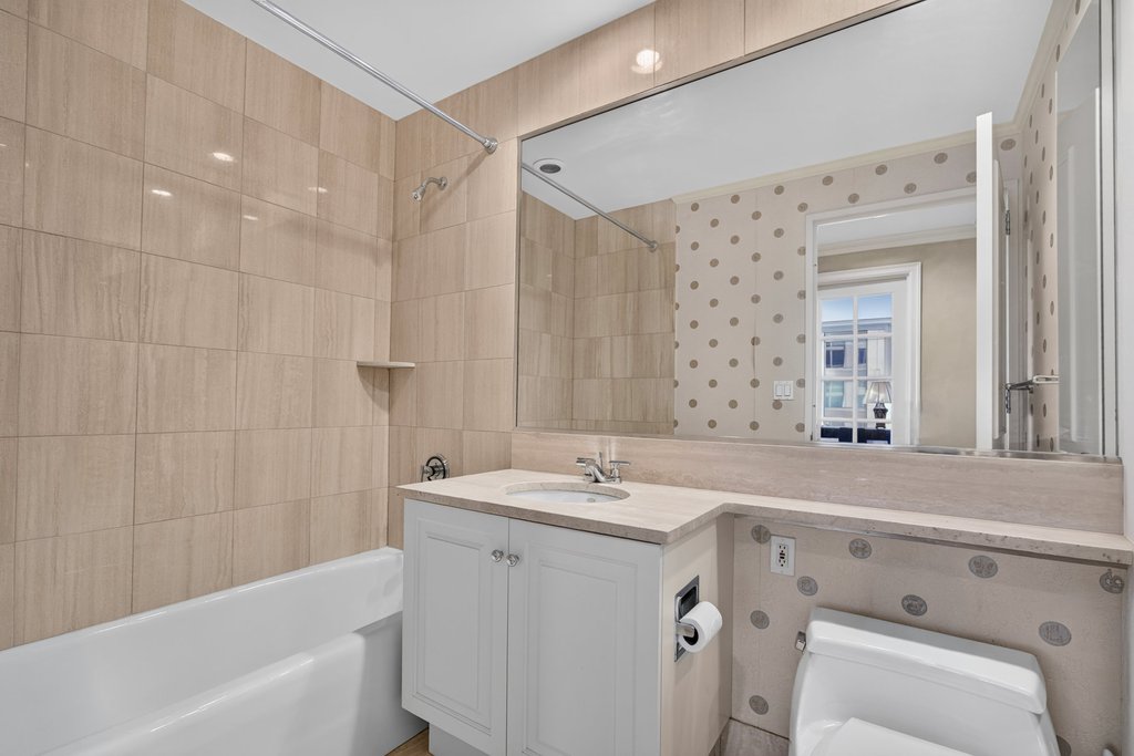 220 Riverside Boulevard, Unit 39C photo 22