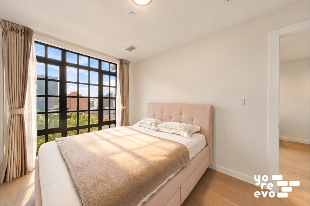 37-28 30th Street, Unit 5D photo 4