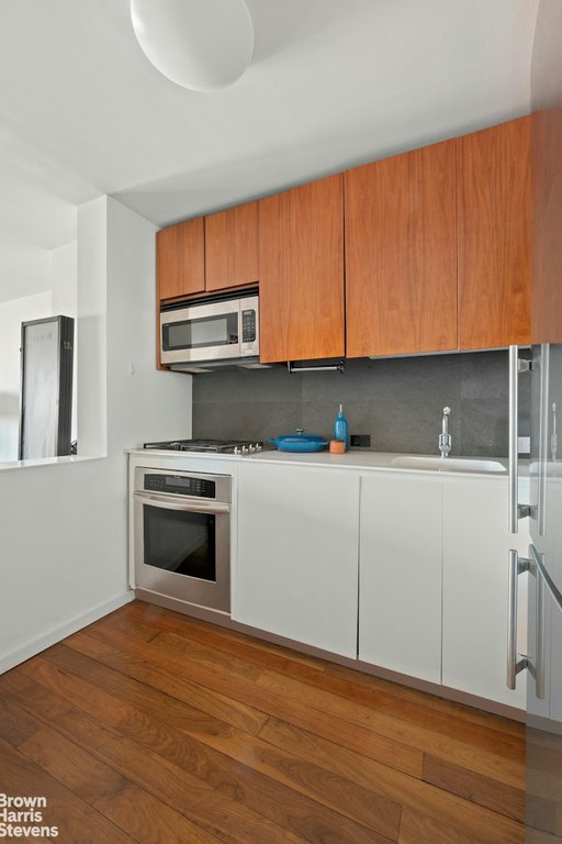 515 East 72nd Street, Unit 28A photo 3