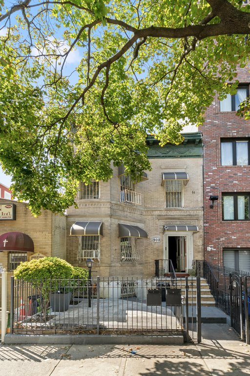 902 New York Avenue – For Sale